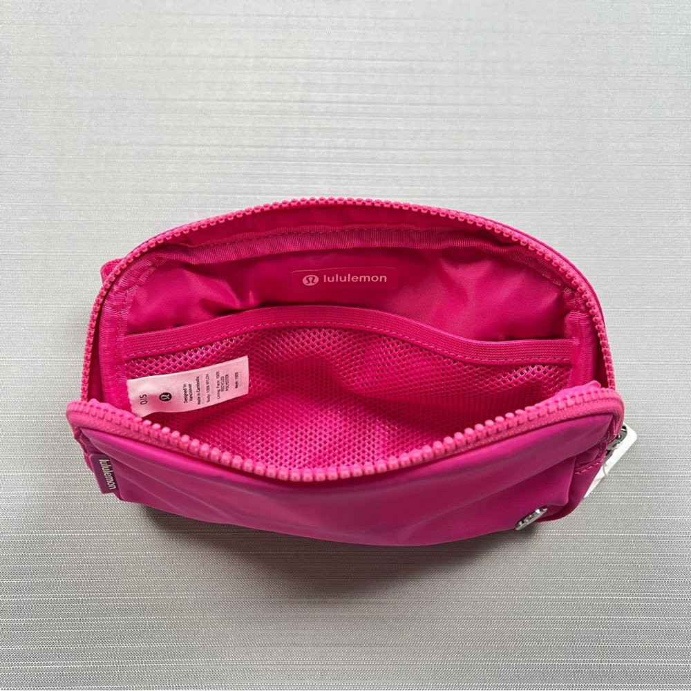 RARE! NEW Lululemon Everywhere Belt Bag (1L) - SONIC PINK - Dopamine Unisex - Picture 3 of 12
